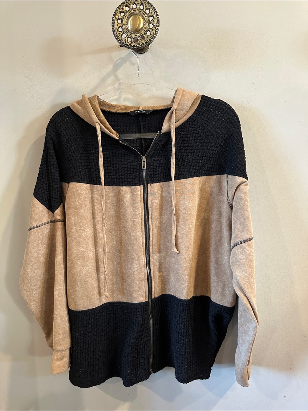 Dokotoo Colorblock Tan and Black Zip-Up Hooded Sweatshirt Sz Med